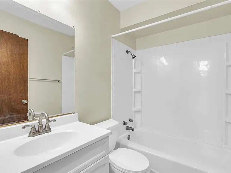 105 N Orr Dr — Photo 53