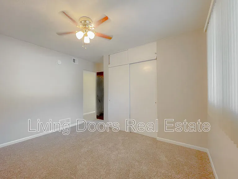 4711 Gladstone St — Photo 9