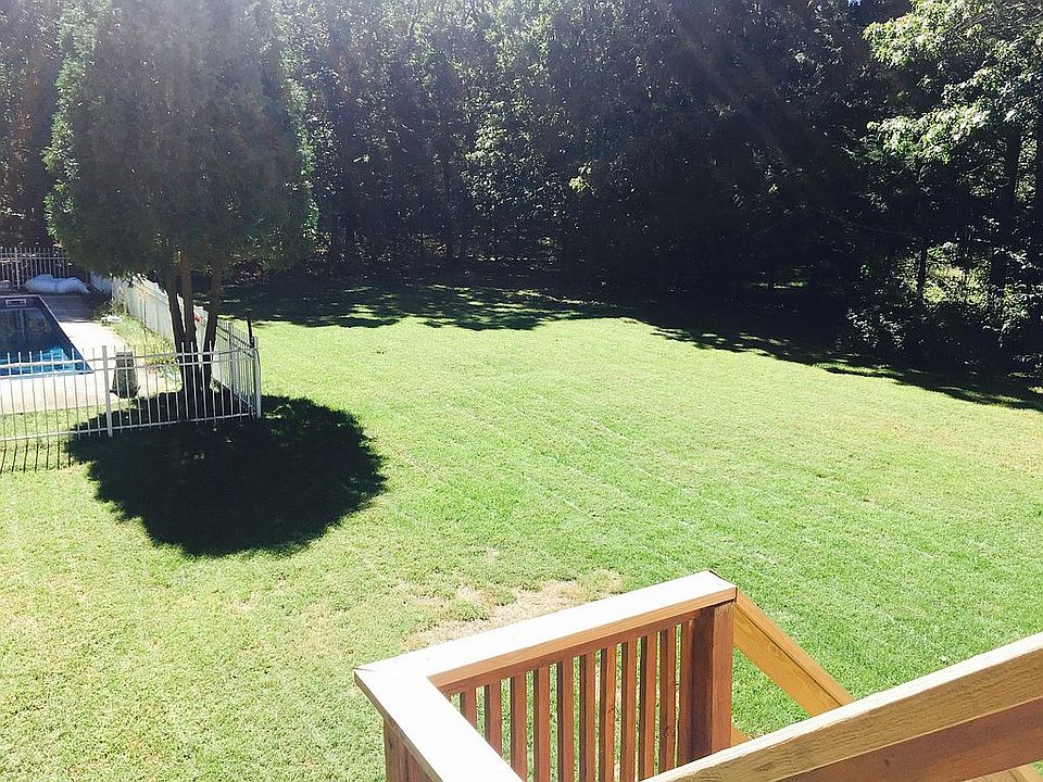 2nd image of 5 Pennant Ln