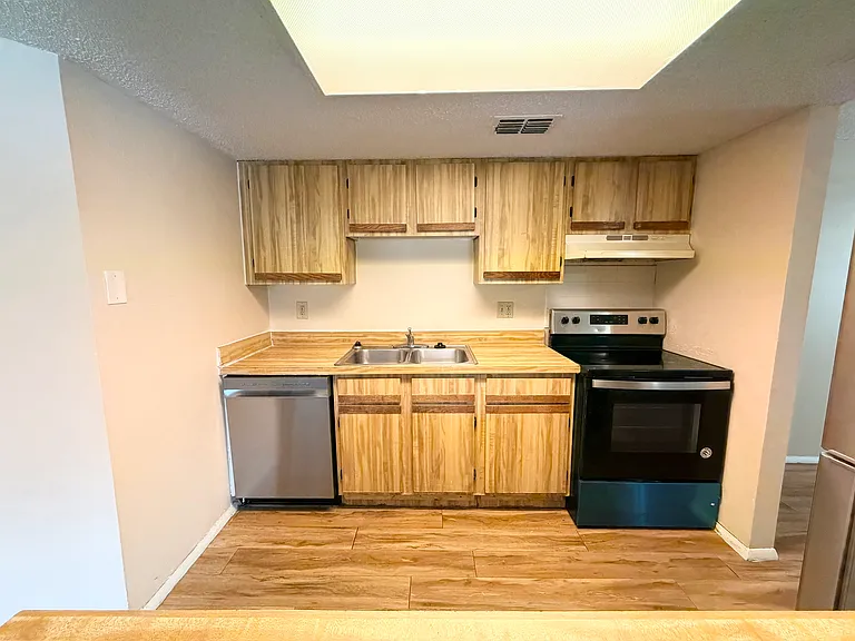 129 Camphor Cir #F — Photo 10
