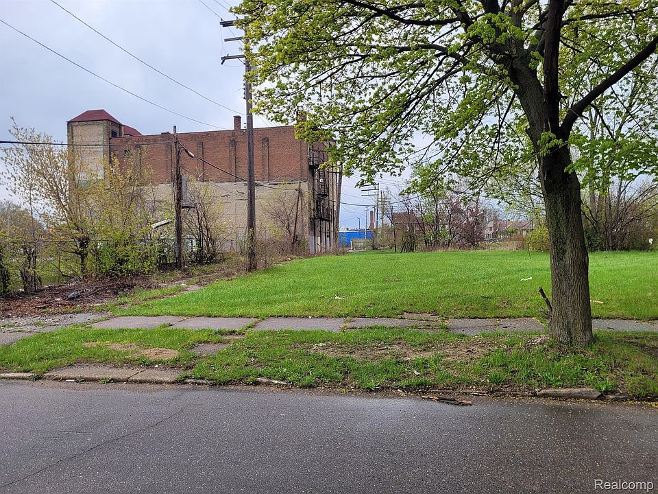 2nd image of 3358 Rochester St