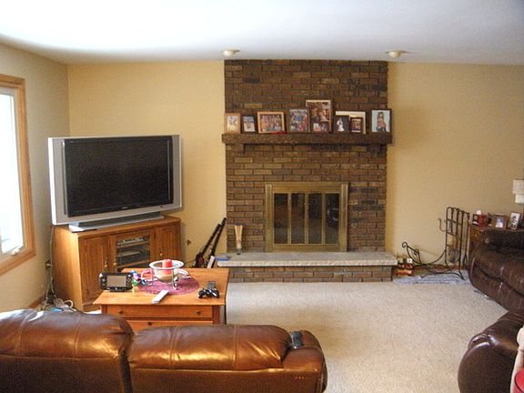3rd image of 692 Franklin Ave