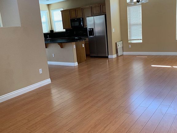 4th image of 7573 Morisset Ave