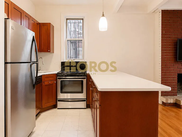 351 6th Ave #4R — Photo 5