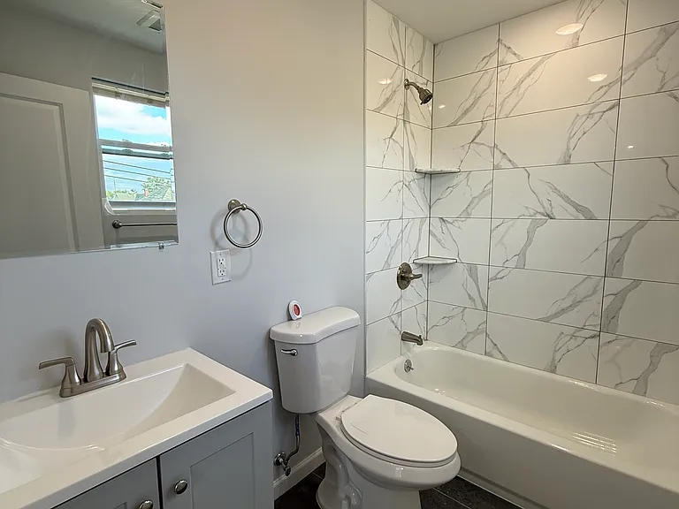 207 Redwood Ave #301 — Photo 22