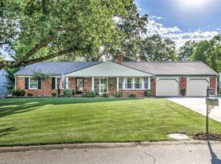 329 Providence Rd, Ballwin, MO 63011