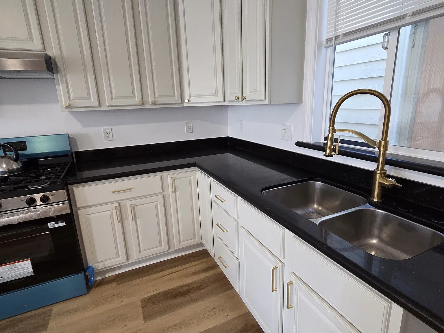 3 bed, 1600 sqft, $4,988 — Photo 4