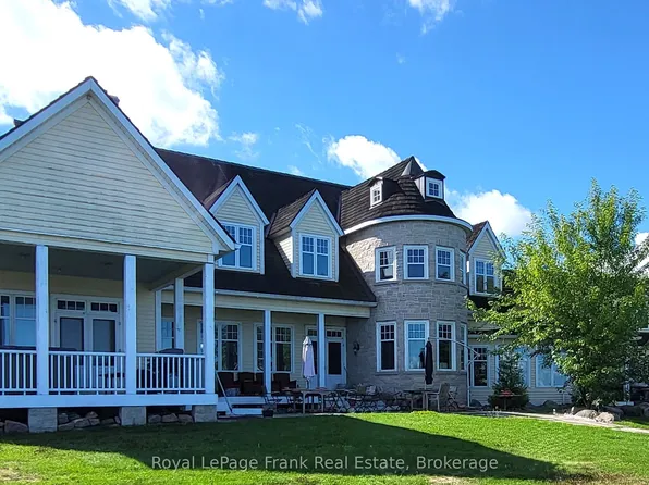 136 Lake Dr N, Georgina, ON L4P 3E9
