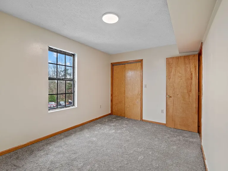 Blueberry Hill Apartments — Photo 29