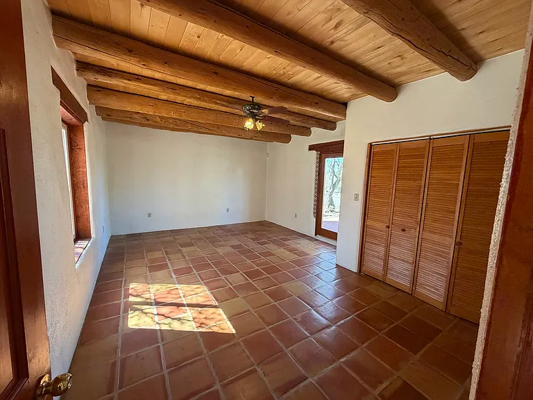 41 Old State Rd — Photo 4
