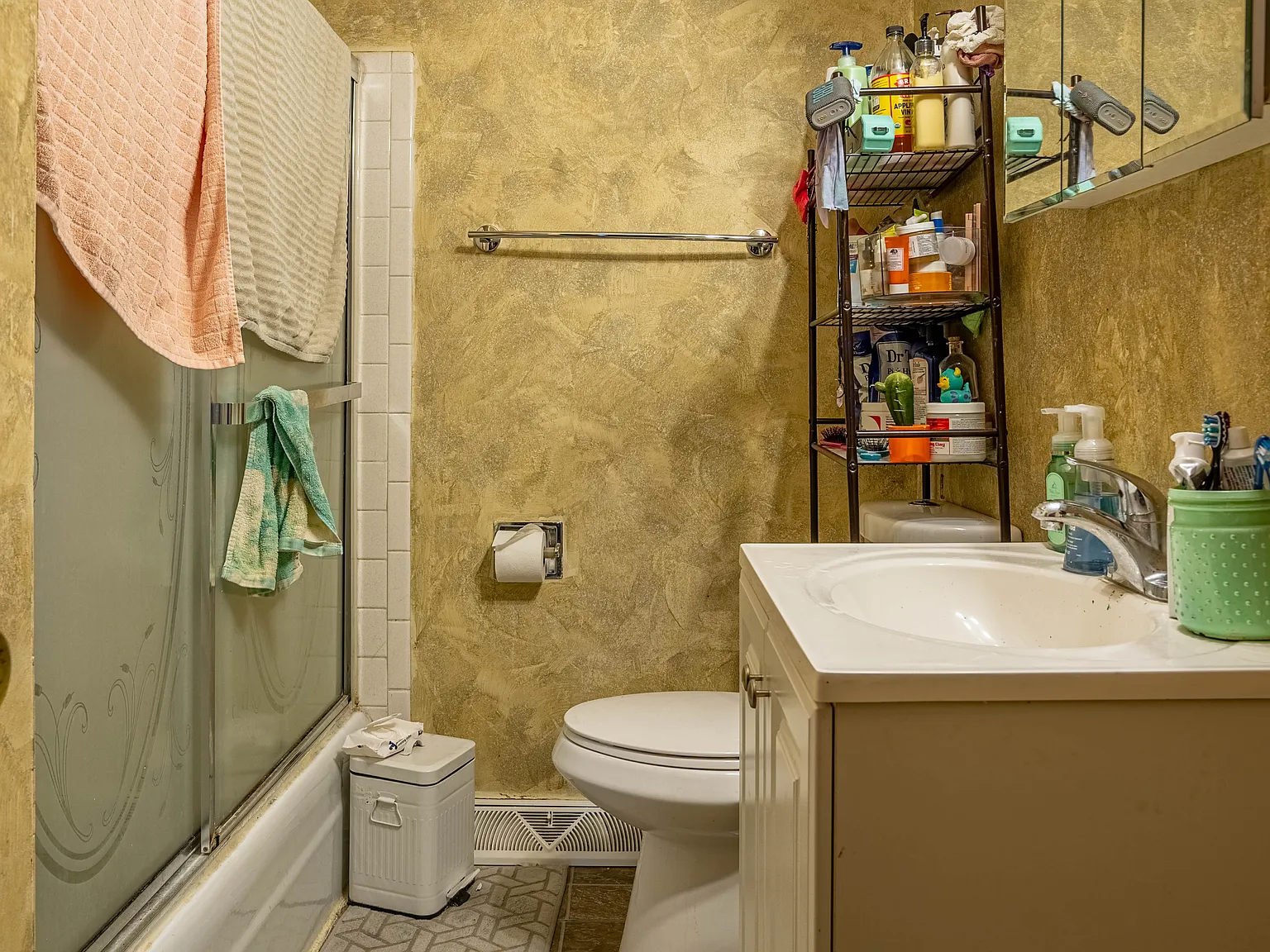 1 bed, 900 sqft, $1,195 — Photo 3