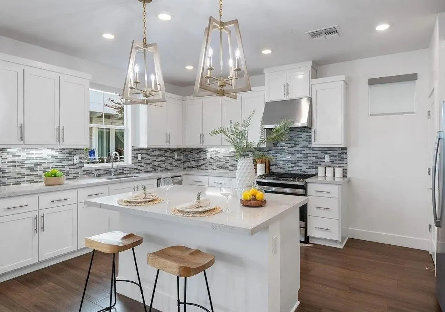 $5,200 | Stunning 5BR/4.5BA Model-Like Home in Newark's Bridgeway Community! — Photo 4