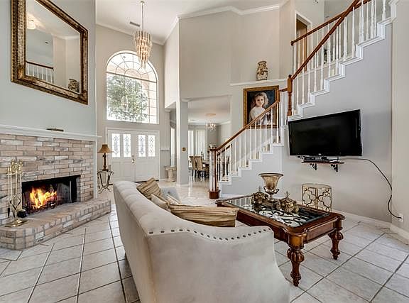 4th image of 165 Creekside Dr