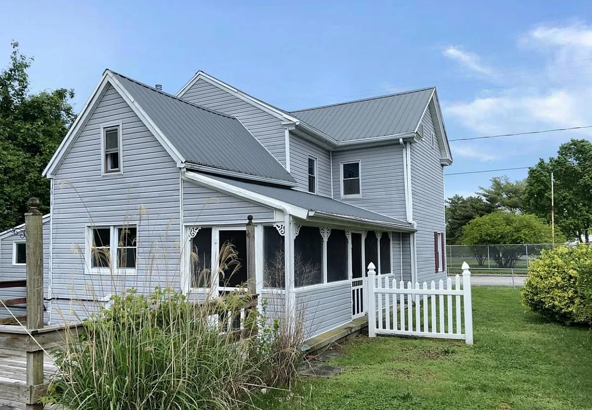 4 bed, 1266 sqft, $2,200 — Photo 2