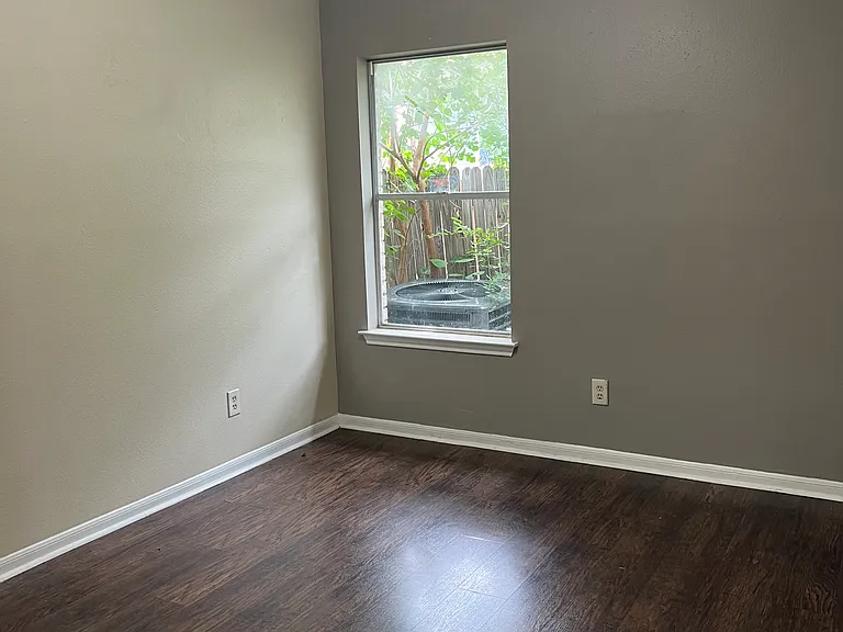 4915 Silent Lk — Photo 6