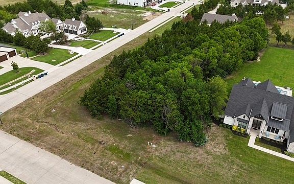 4th image of 804 Boyett Ln