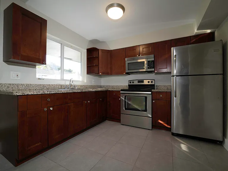 1126 NE 16th Pl #3 — Photo 2