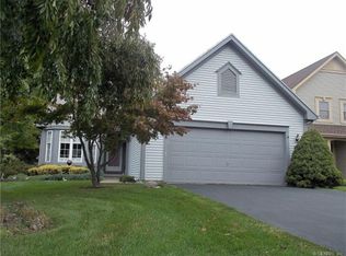 108 Cranbrook Ter, Webster, NY 14580