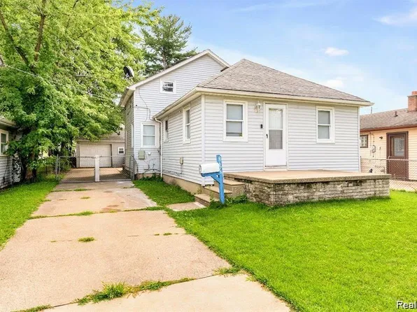 8676 Robindale Ave, Dearborn Heights, MI 48127