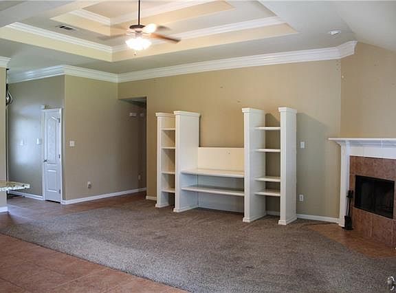 5th image of 205 E Pin Oak Dr