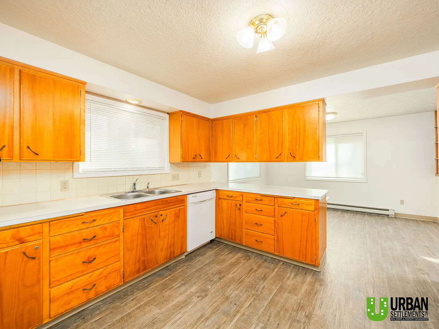 4 bed, 2300 sqft, $1,950 — Photo 4