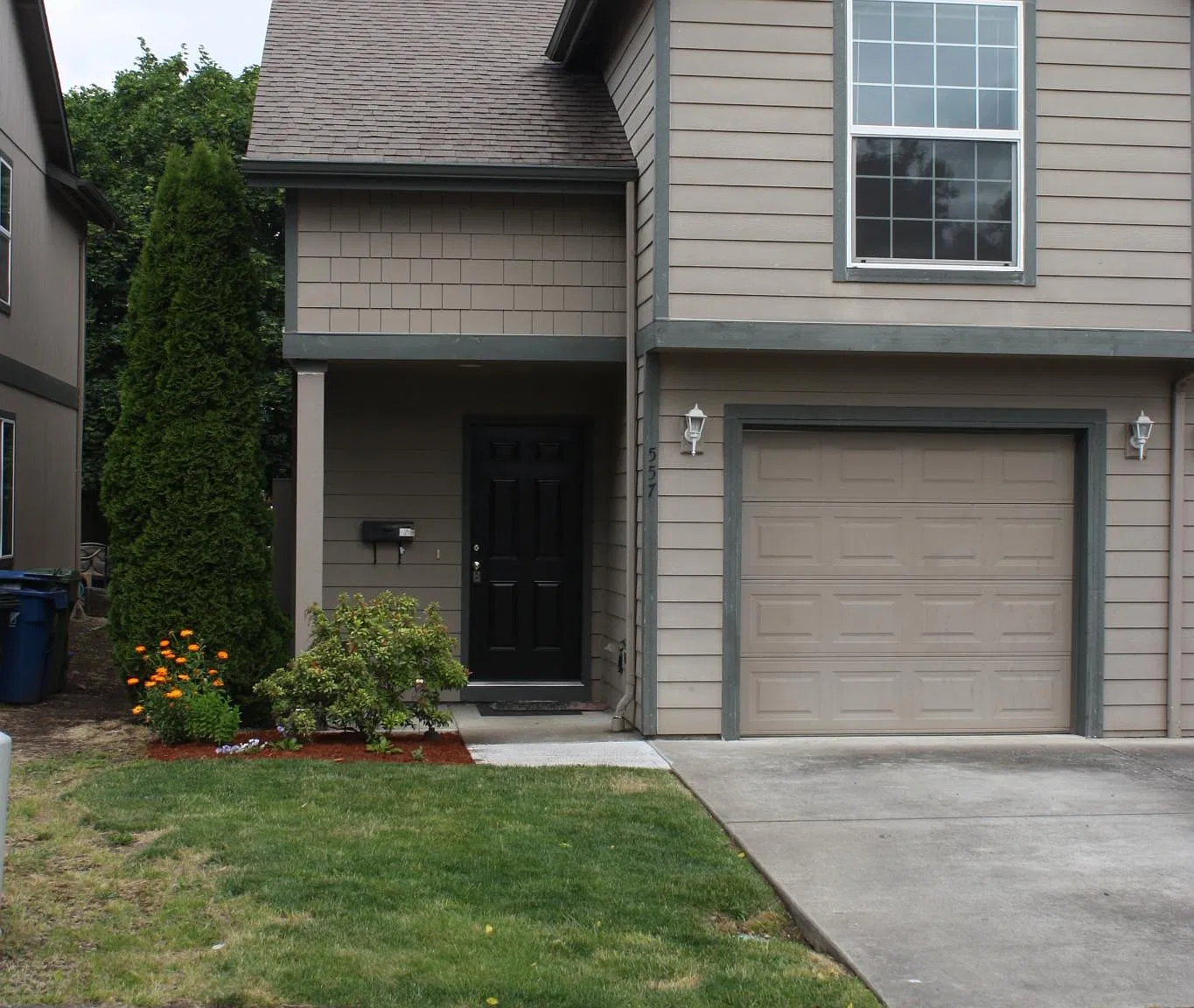 557 Ford St SE — Photo 1