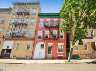 101 Warwick St, Newark City, NJ 07105