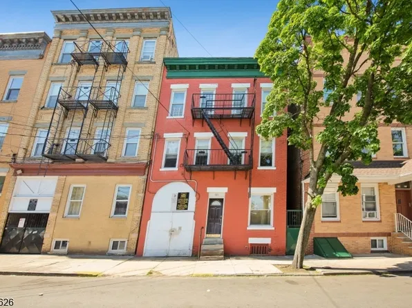 101 Warwick St, Newark City, NJ 07105