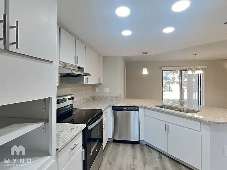 10327 Lansfield St — Photo 14