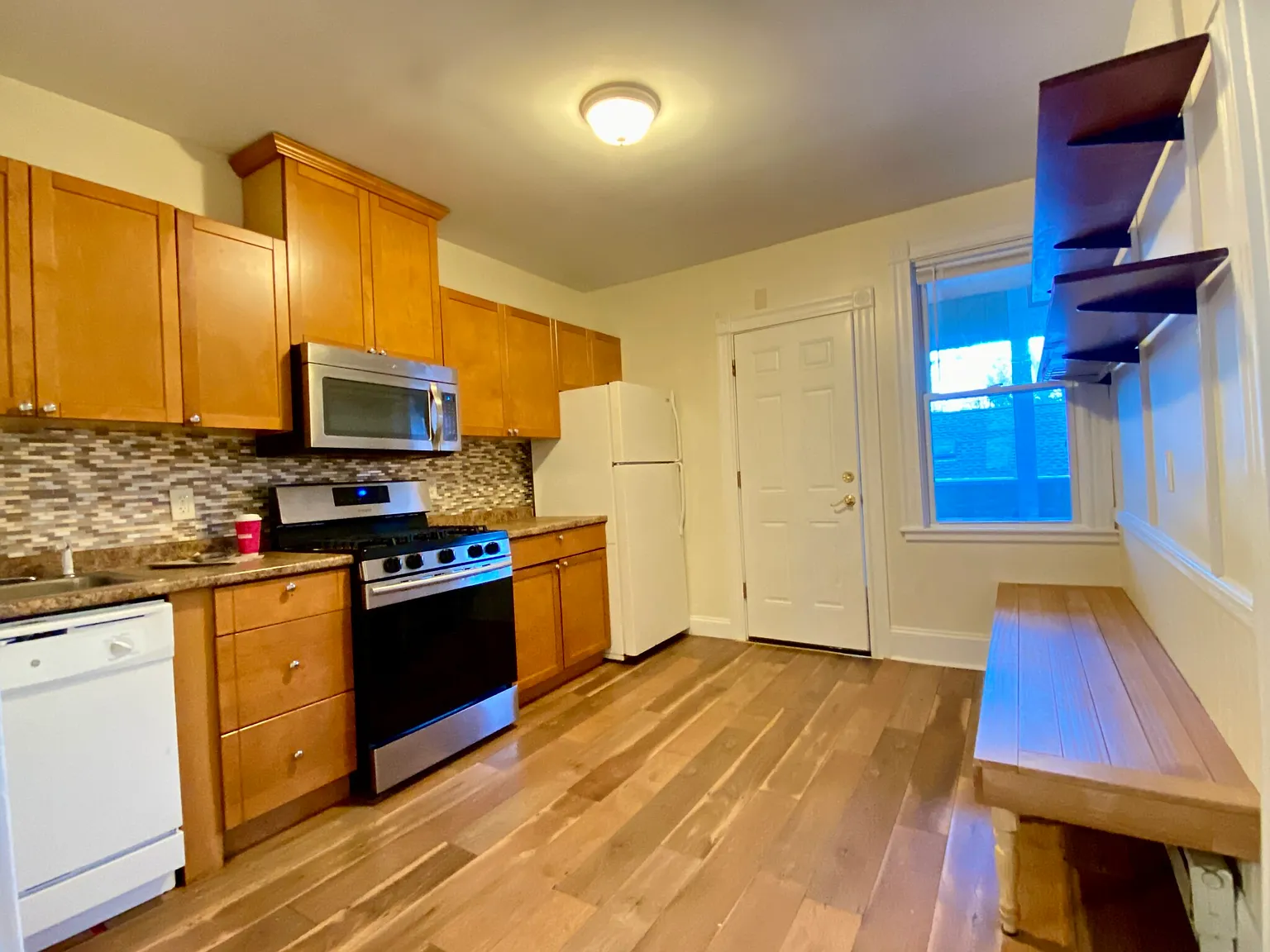 2 bed, 1.0 bath, $3,000 — Photo 2