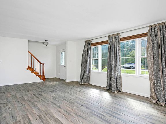 3rd image of 123 W Highland Dr