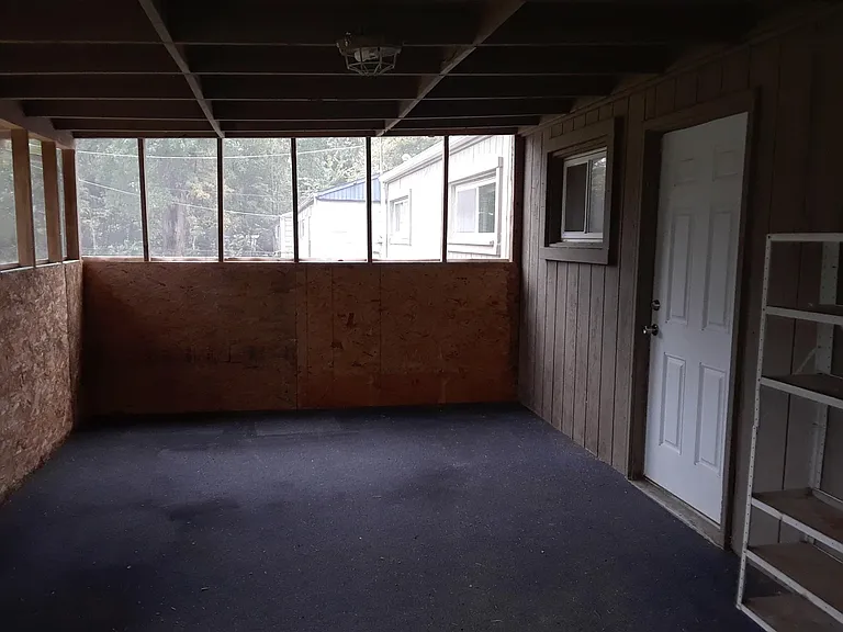 10923 Ewing Ave — Photo 11
