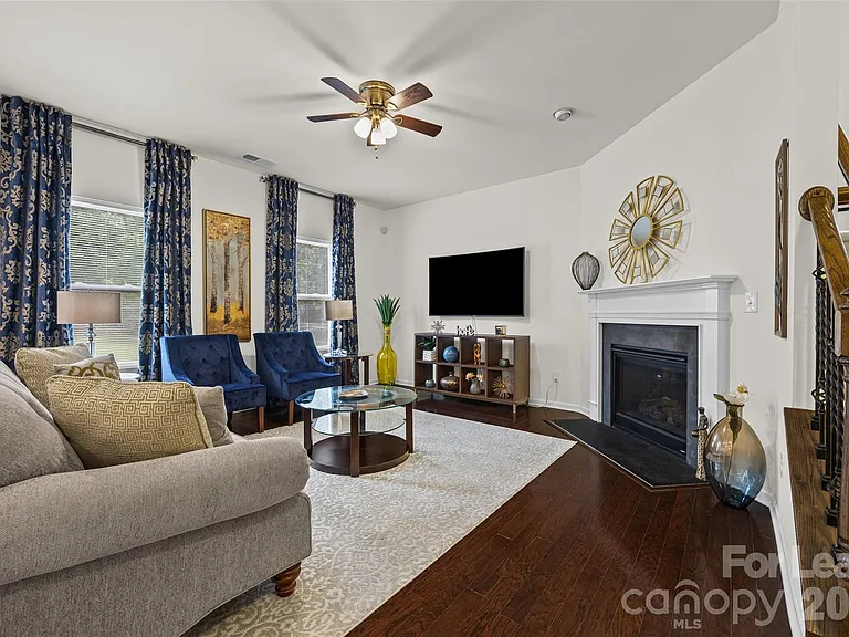 409 Elizabeth Valley Ln — Photo 4