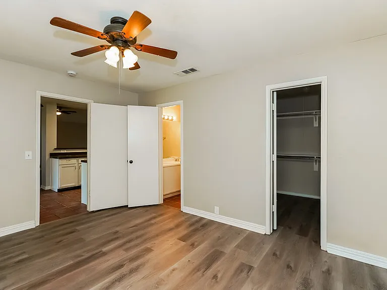 1001 Springcreek Dr — Photo 9