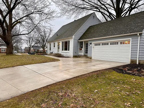 214 Hartford Dr, Hudson, OH 44236