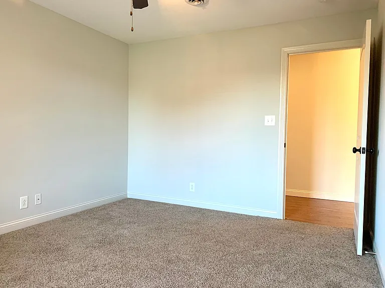 1533 Edgewater Ln — Photo 40