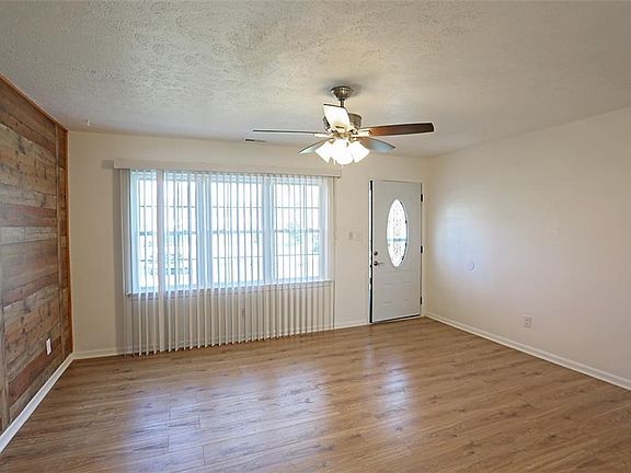 5th image of 136 Ronda Cir