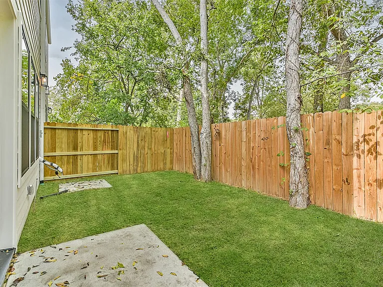 810 Mansfield St — Photo 45