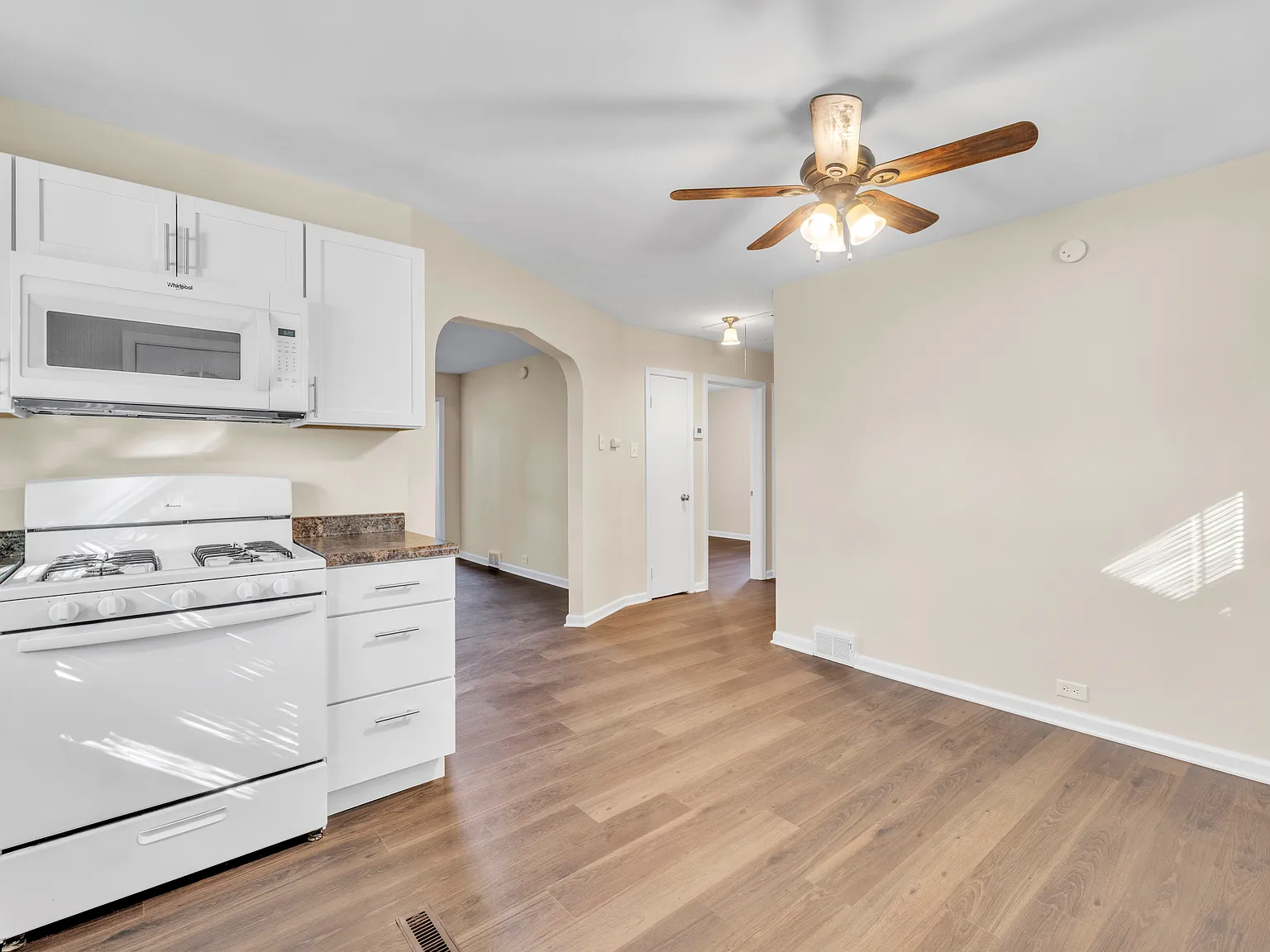 2 bed, 1000 sqft, $2,000 — Photo 4