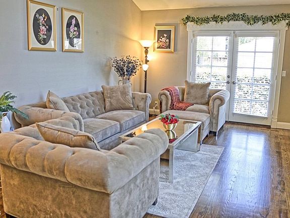 3rd image of 4830 Miramar Ave