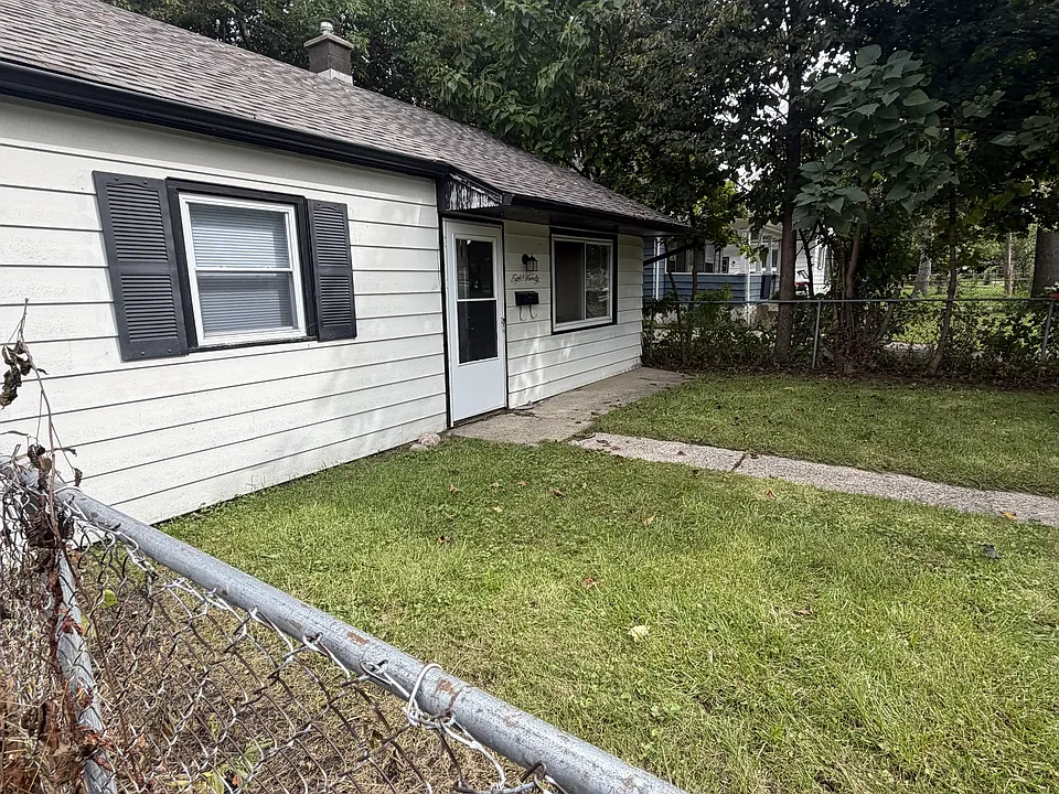 820 Woodbine Ave