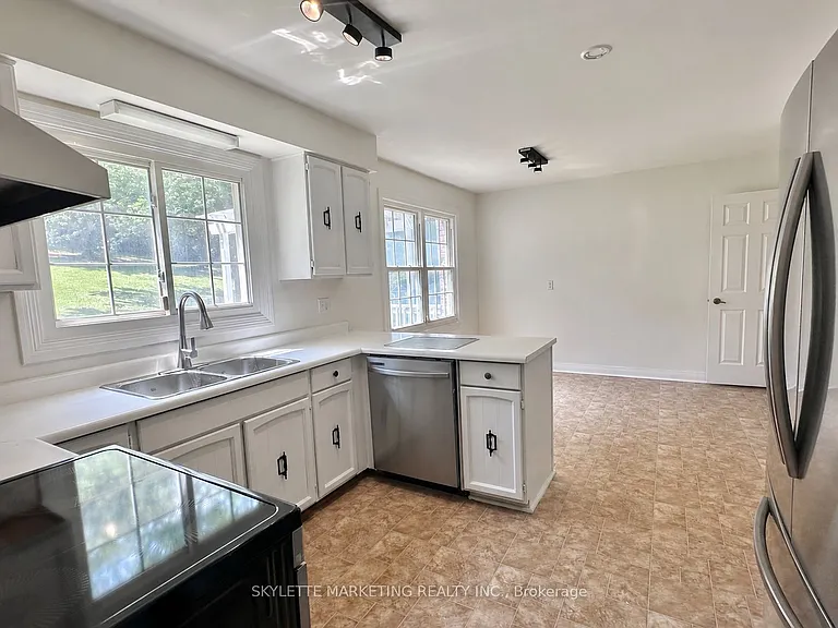 8 Blue Grass Dr — Photo 13