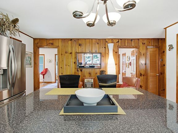 4th image of 150 Toms Creek Rd