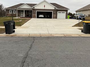 N611 Westview Dr, Oconomowoc, WI 53066