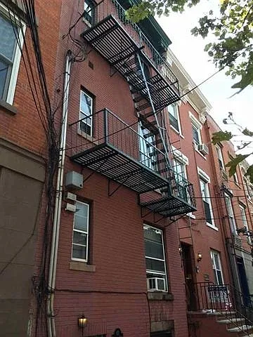 611 Bloomfield St #GRDN