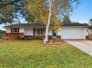 932 Hilly Haven Ct, Green Bay, WI 54311