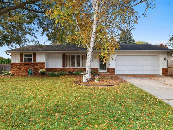 932 Hilly Haven Ct, Green Bay, WI 54311