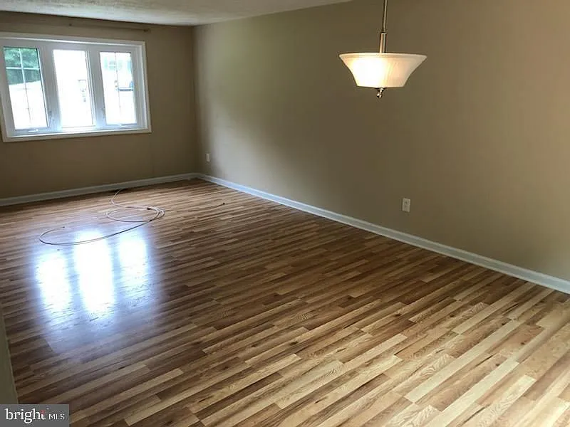 4 bed, 2.0 bath, 1560 sqft, $2,800 — Photo 3