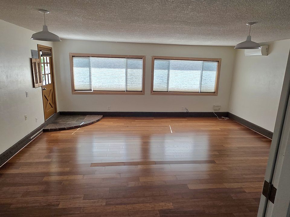 1st image of 210 Stadium Dr S