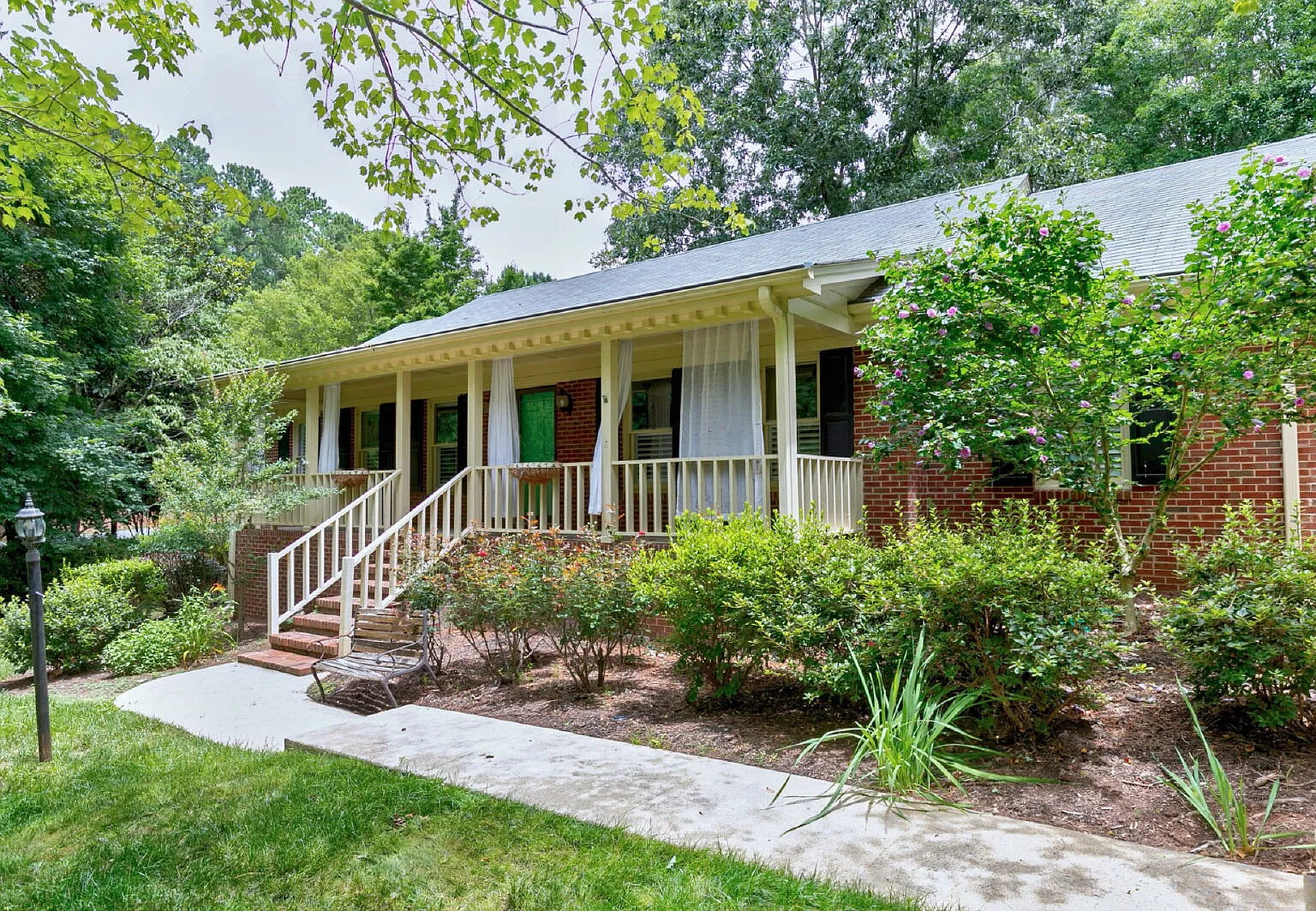 3 bed, 2.0 bath, 1798 sqft, $2,500 — Photo 4